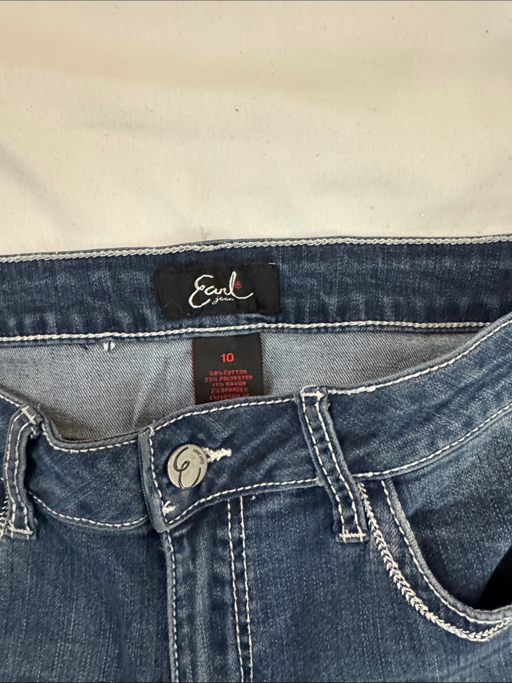 Earl Jeans Women's Mid Wash Blue Jean shorts - Size 10